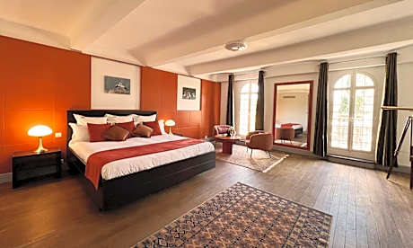Deluxe Queen Suite
