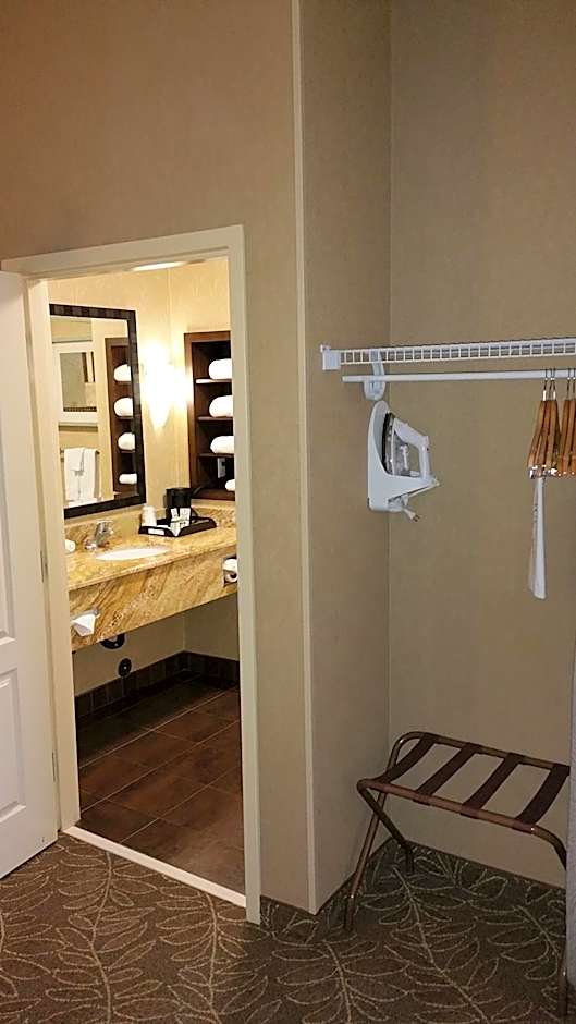 Holiday Inn Express & Suites Logan By IHG