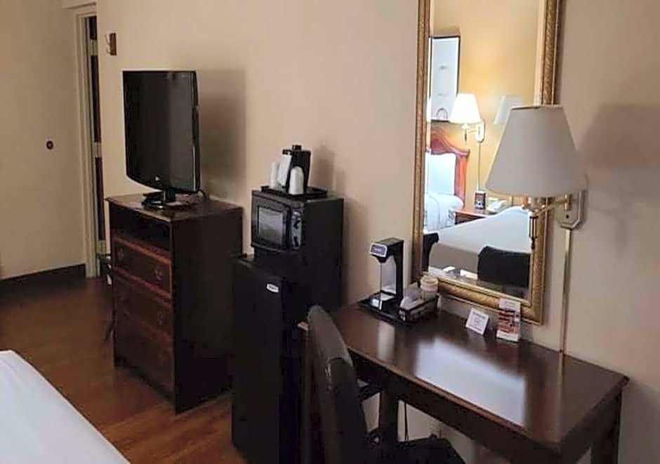 Auburn Place Hotel And Suites