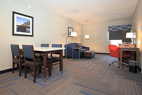 2 QUEEN BEDS 1 BEDROOM SUITE NONSMOKING