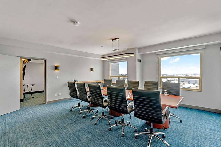 Holiday Inn & Suites Ottawa West - Kanata By IHG