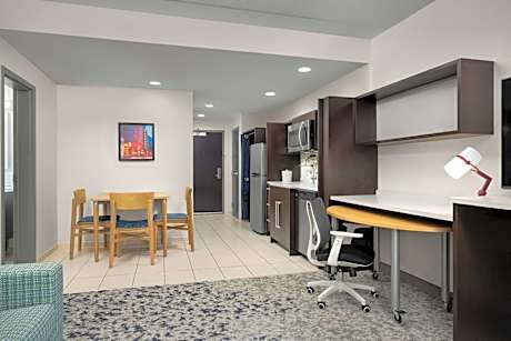 One-Bedroom King Suite - Non-Smoking