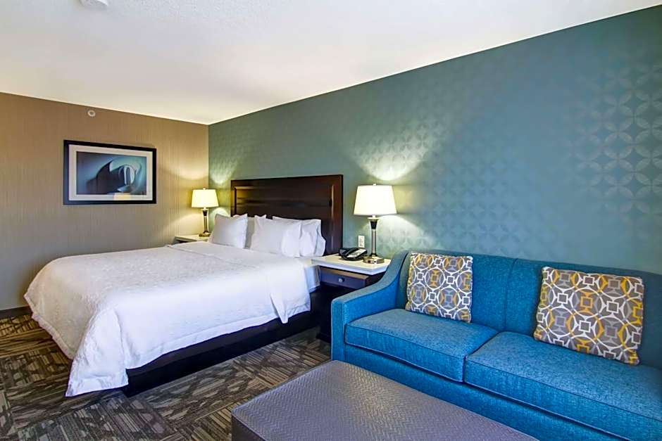 Hampton Inn By Hilton And Suites Calgary-Airport