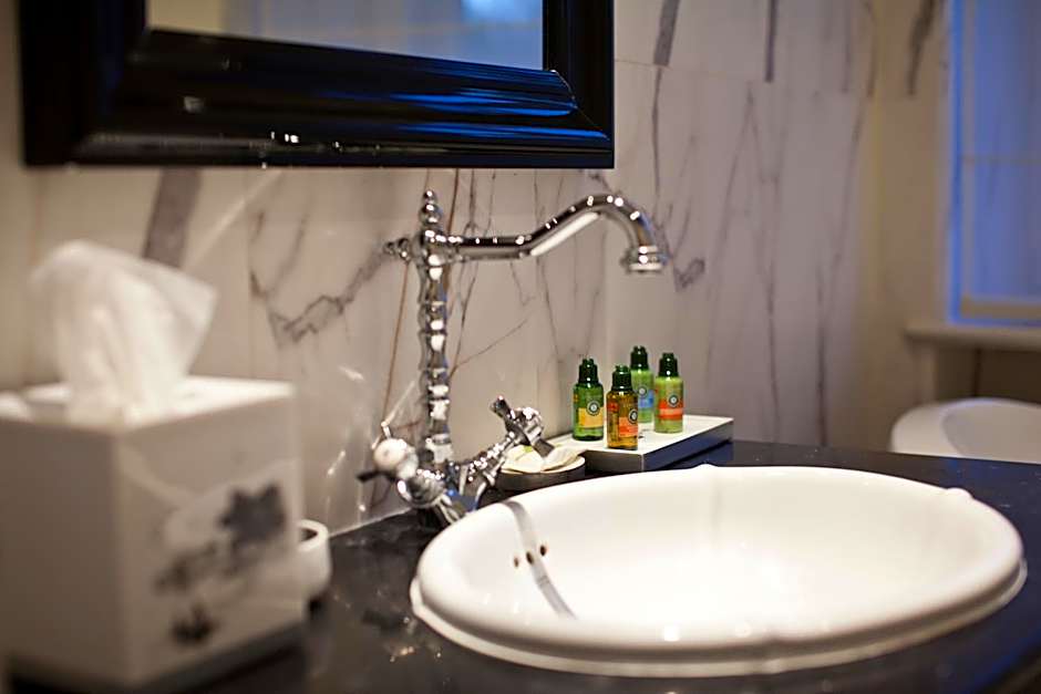 Tiffi Old Town Hotel