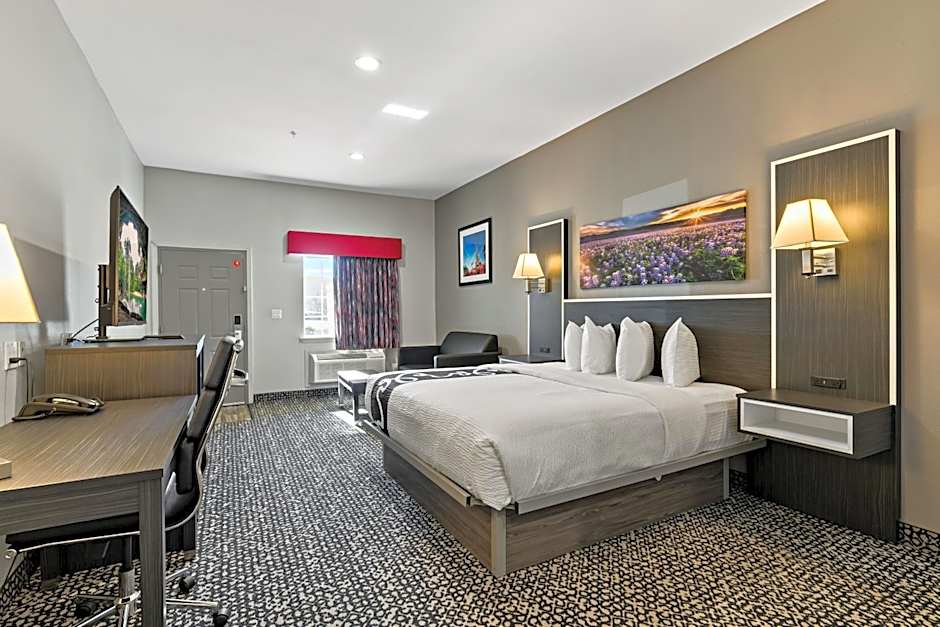 Paris Inn & Suites