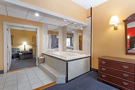 Deluxe King Studio Suite - Non-Smoking