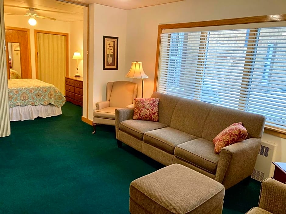 Garden Grove Retreat & Lodging near Pictured Rocks, Fayette, Trails