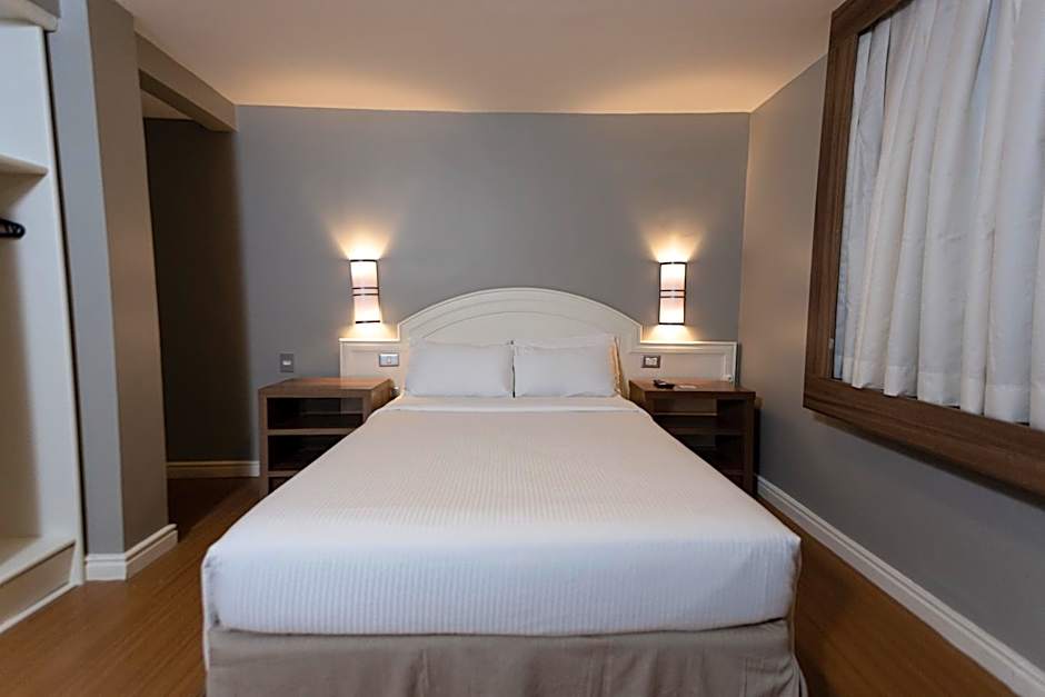 Master Porto Alegre Hotel - Av Carlos Gomes, Proximo ao Consulado Americano