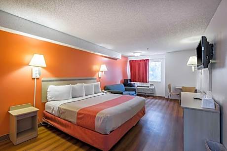 Deluxe King Room - Non-Smoking