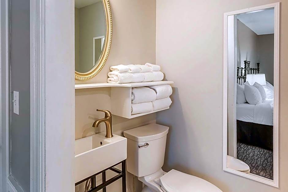 Essex Street Inn & Suites, Ascend Hotel Collection