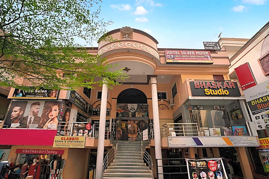 iROOMZ Hotel Silver Moon