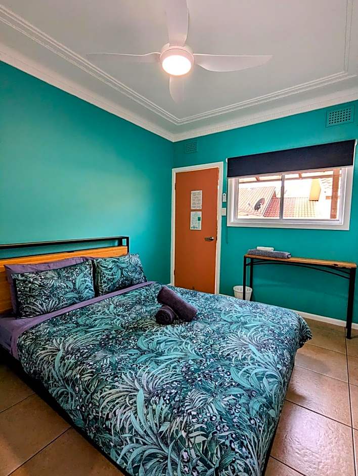 Ozzie Pozzie Backpackers