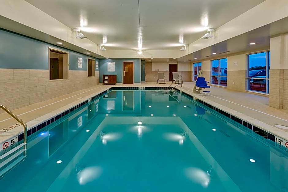 Holiday Inn Express & Suites Cedar Springs  Grand Rapids N By IHG