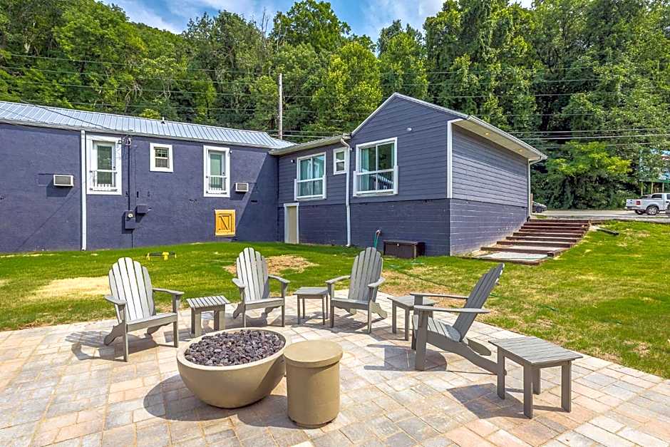 01 The Eames Suite - A PMI Scenic City Vacation Rental