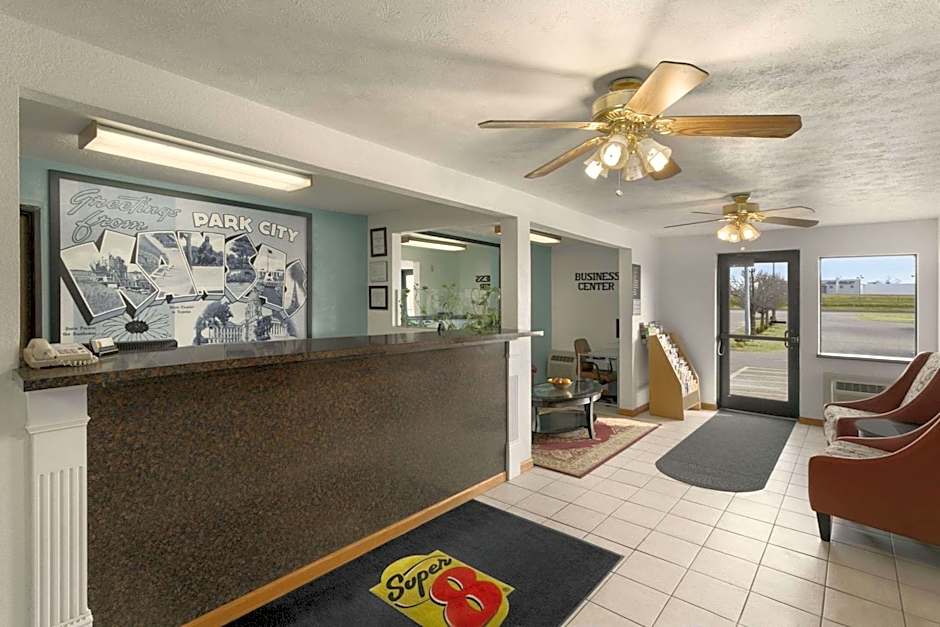 Super 8 by Wyndham Park City/North Wichita Area