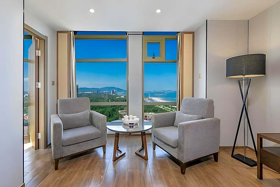 Photo 1 of 3 of 1 Queen Bed, Sea View