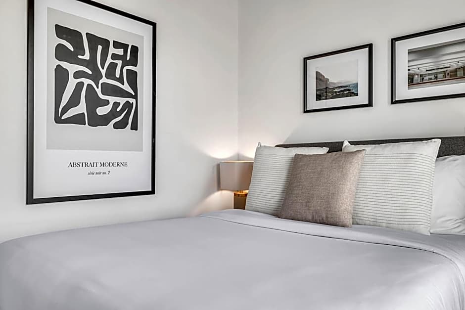 Initial-Matisse- Quebec-parking and pool