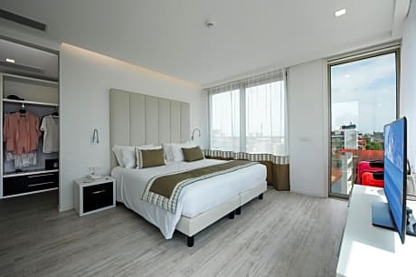 Deluxe Double or Twin Room with Balcony and Beach Access