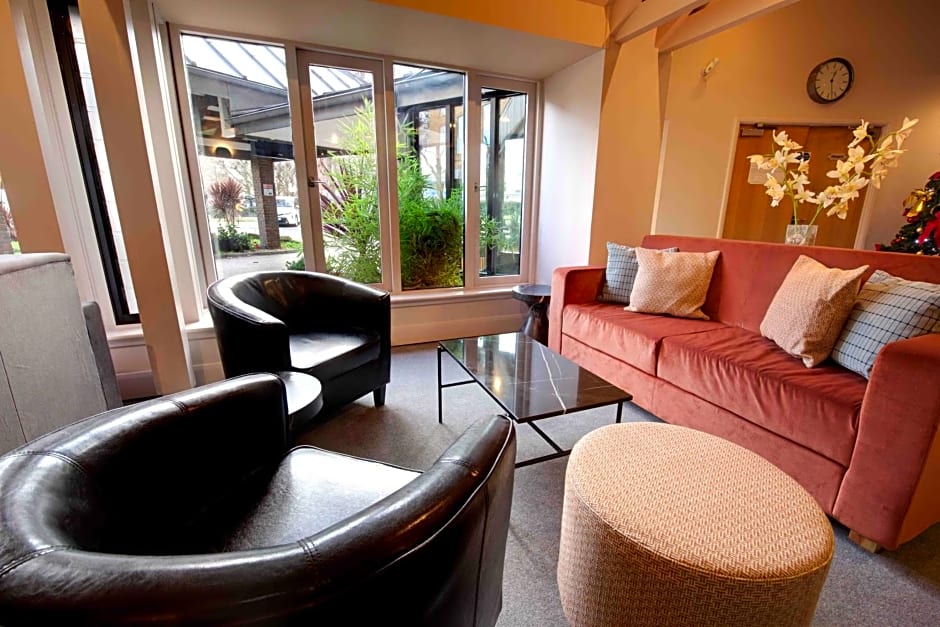 Waterloo Hub Hotel and Suites