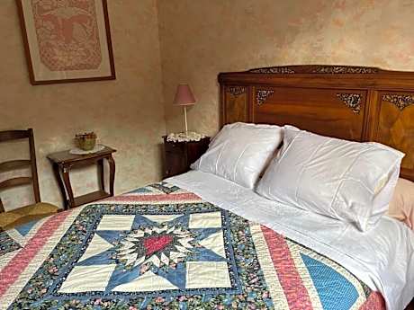 Single Room with Shared Bathroom