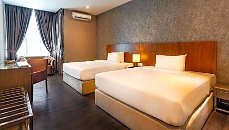 Deluxe Double Queen Room