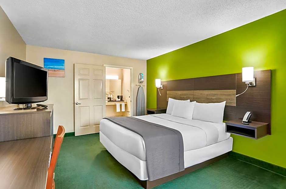 Photo 1 of 8 of 1 King Bed, Accessible