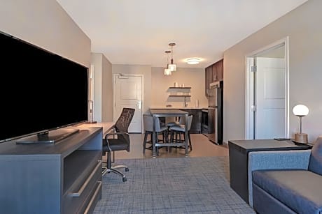 2 Bedroom Suite, Bedroom 1: 1 King, Bedroom 2: 1 Double, Sofa Bed