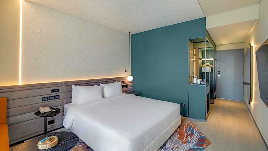Photo 1 of 10 of Premier 1 King Bed