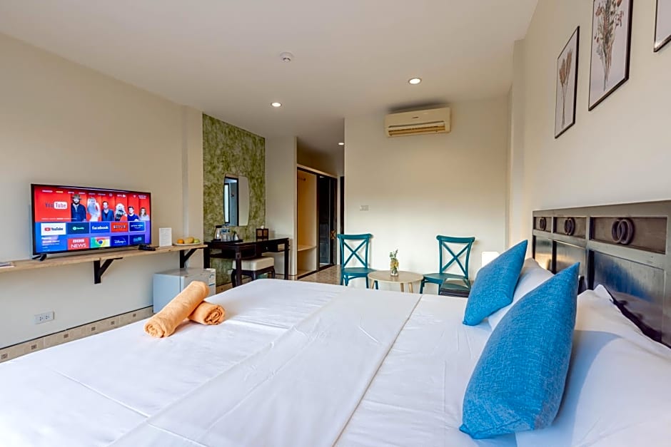 Club22 Kamala Suites, Kamala Beach