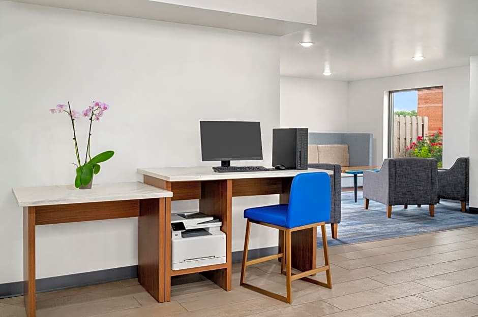 La Quinta Inn & Suites by Wyndham Columbus Airport Reynoldsburg