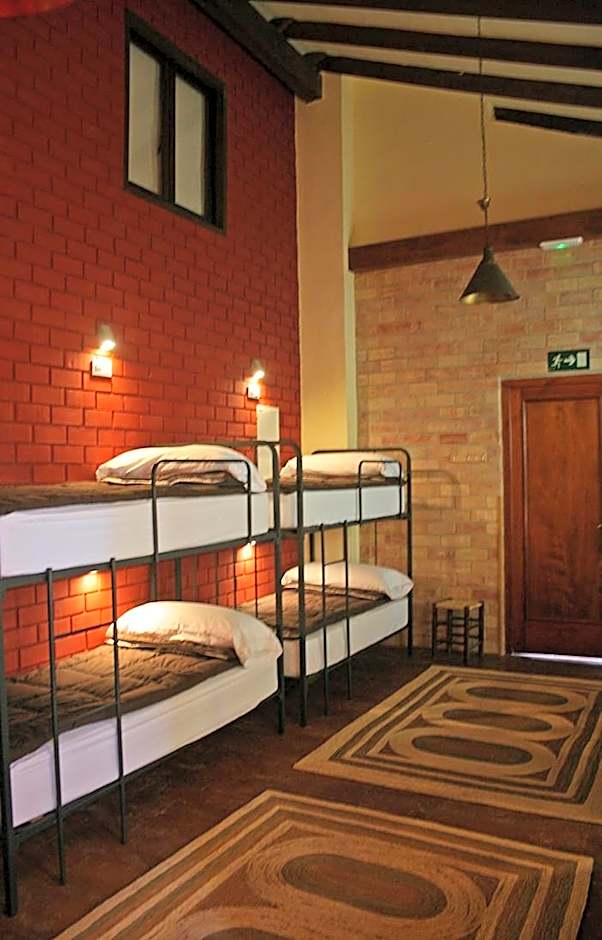 Casa Antiquary - Albergue Turístico