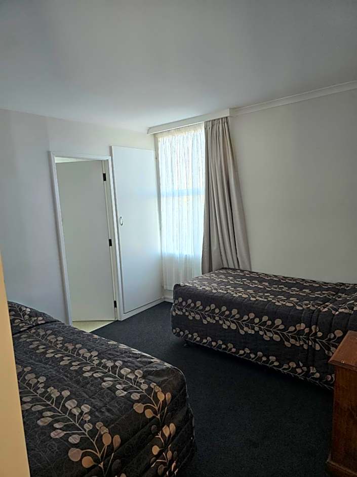 Monarch Motel