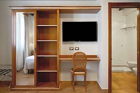 Executive Queen Room with Two Queen Beds and Garden View