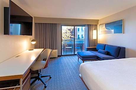King Suite with Sofa Bed - Hearing Accessible