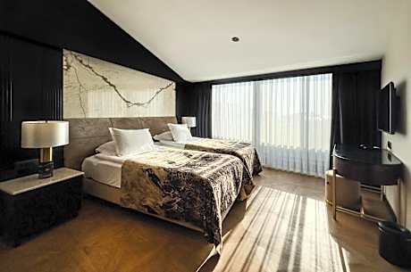 King Suite with Sea View