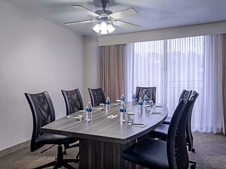 Executive King Suite - Non-Smoking
