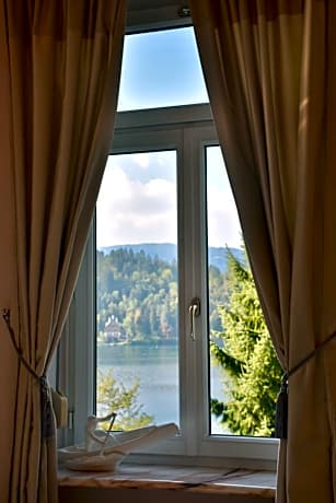 Superior Suite with Lake View