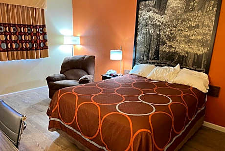 Queen Room - Non-Smoking