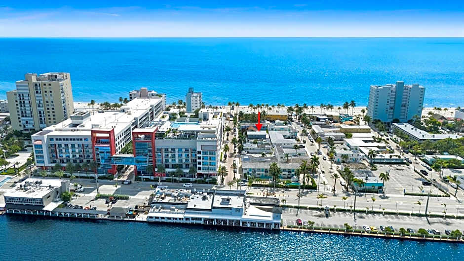 Cozy studio wbeach boardwalk steps kitchen