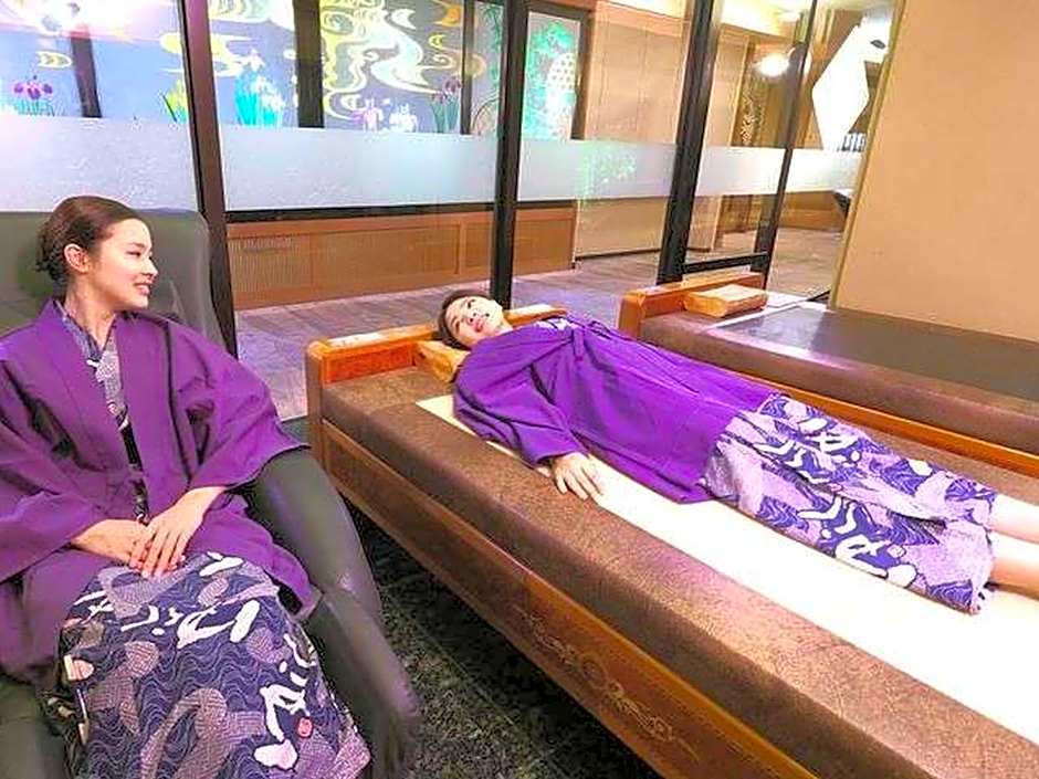 Yuraku Hotel