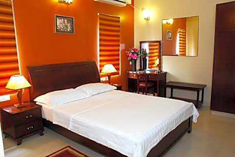 Deluxe Double or Twin Room with City View