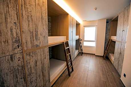 Bed in 6-Bed Mixed Dormitory Room