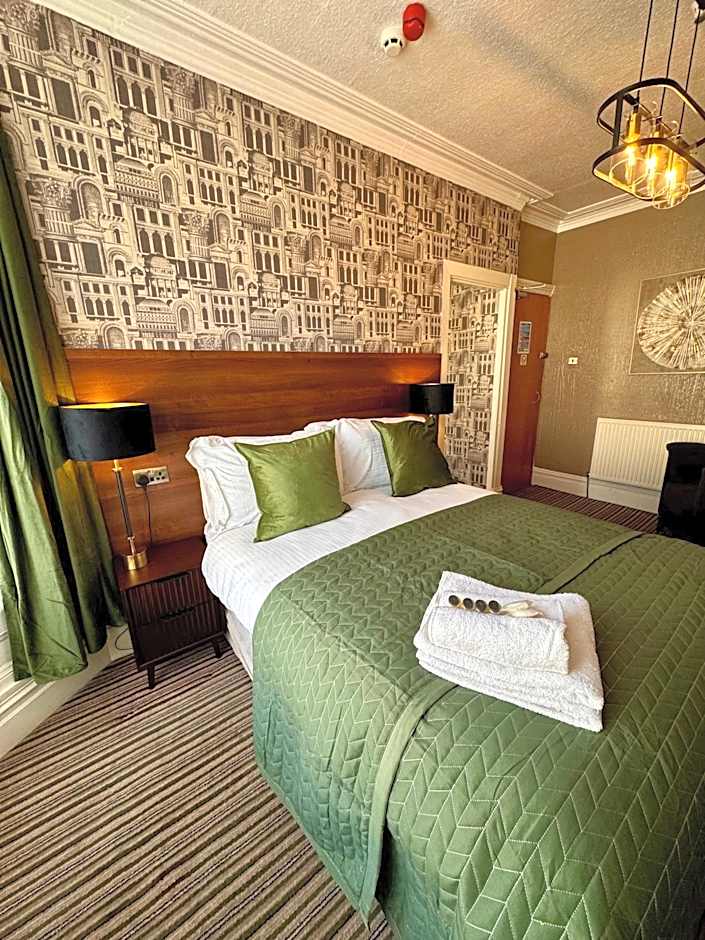 Delovely Hotel