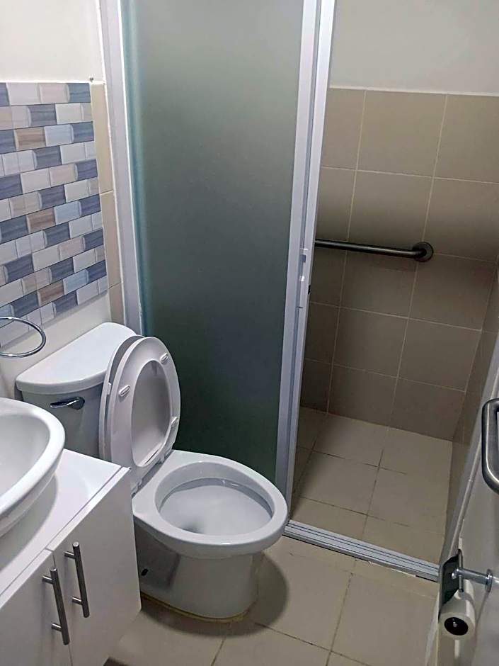 2 BR Loop Tower 1524