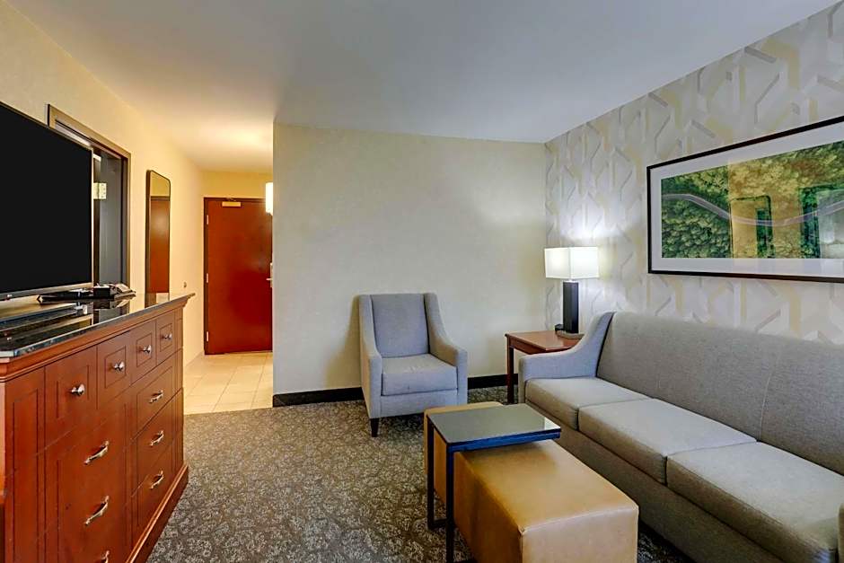 DRURY INN & SUITES CHARLOTTE UNIVERSITY PLACE