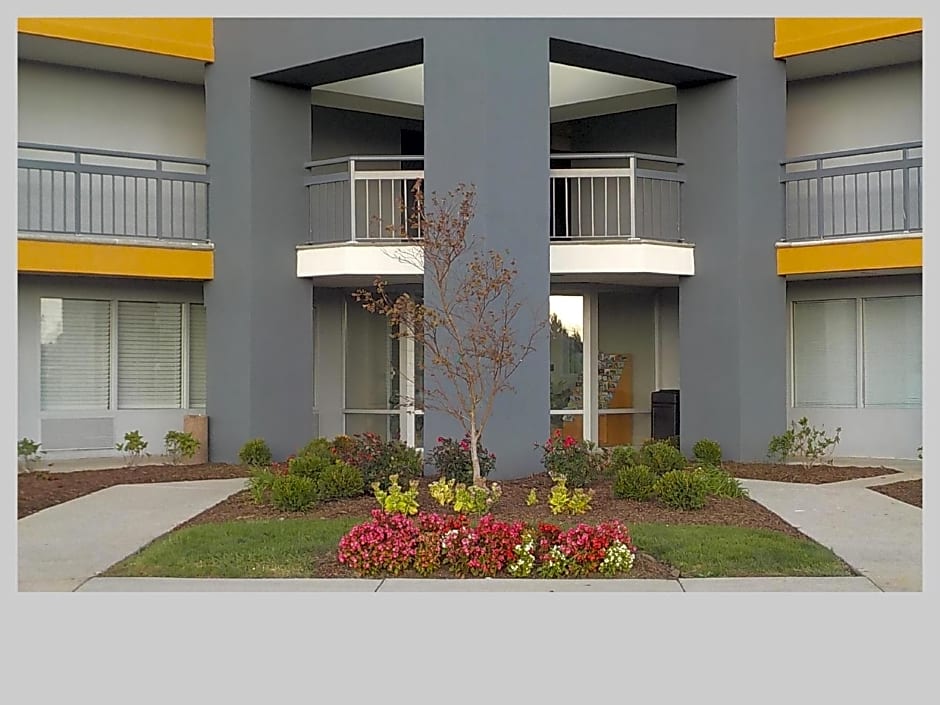 Clarion Pointe Indianapolis Northeast