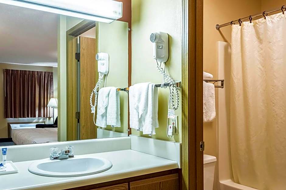 Americas Best Value Inn & Suites St. Marys