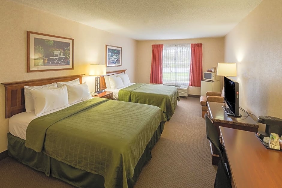 Coshocton Village Inn & Suites