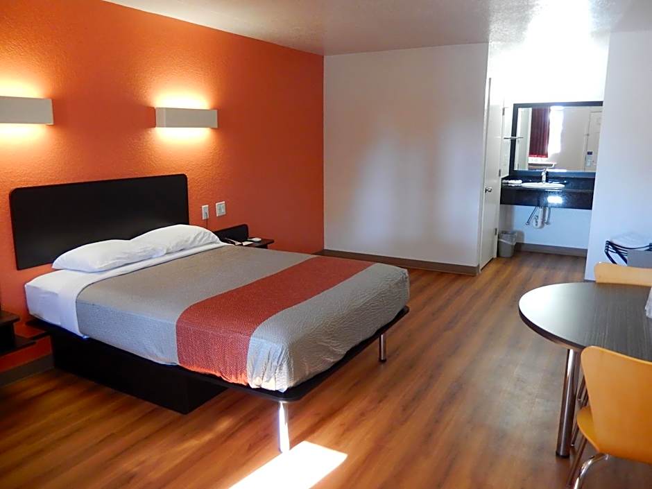 Motel 6-Moultrie, GA