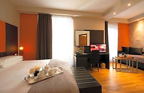 Queen Room with Single Bed